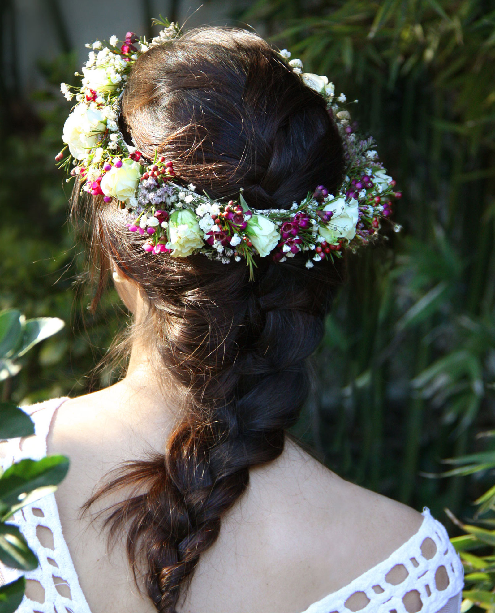 Corona de novia con rosas, eucalipto y flor de cera