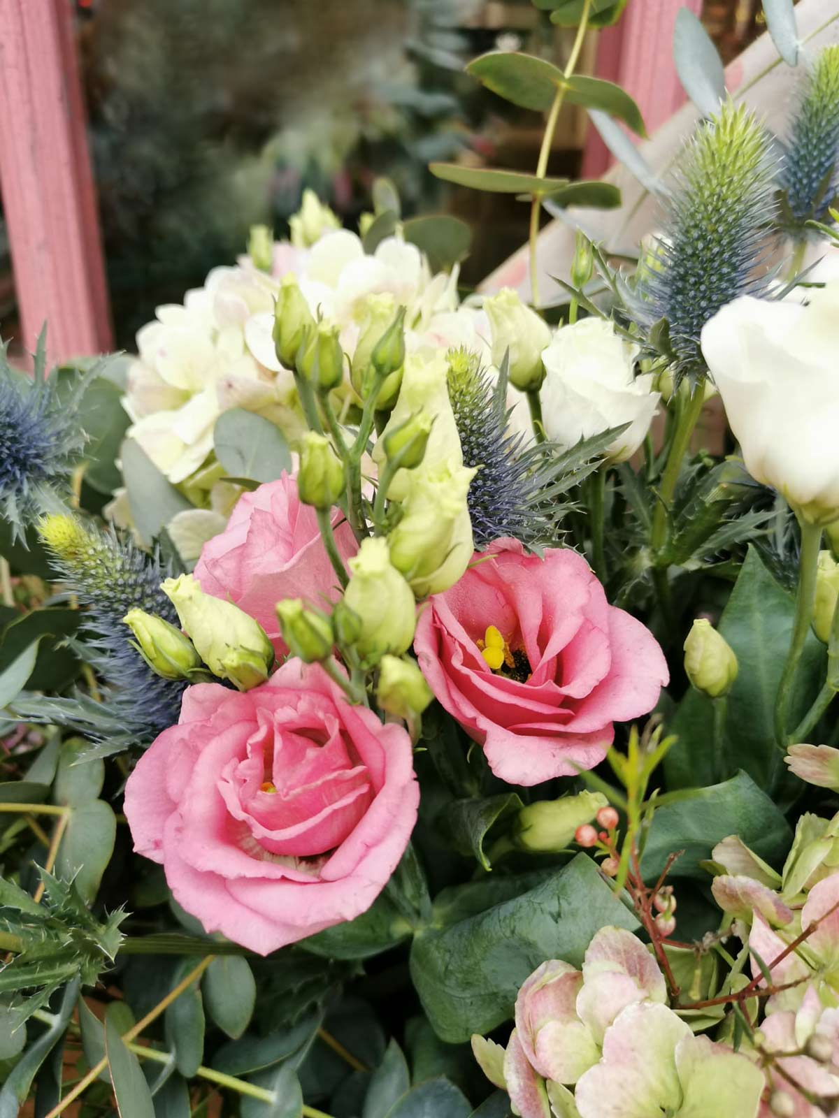 Ramo de hortensias, eucalipto, mini rosas y eringium - Salón des Fleurs
